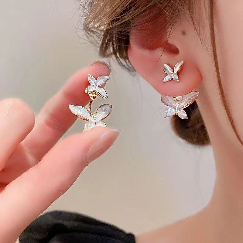 Small design elegant earrings
