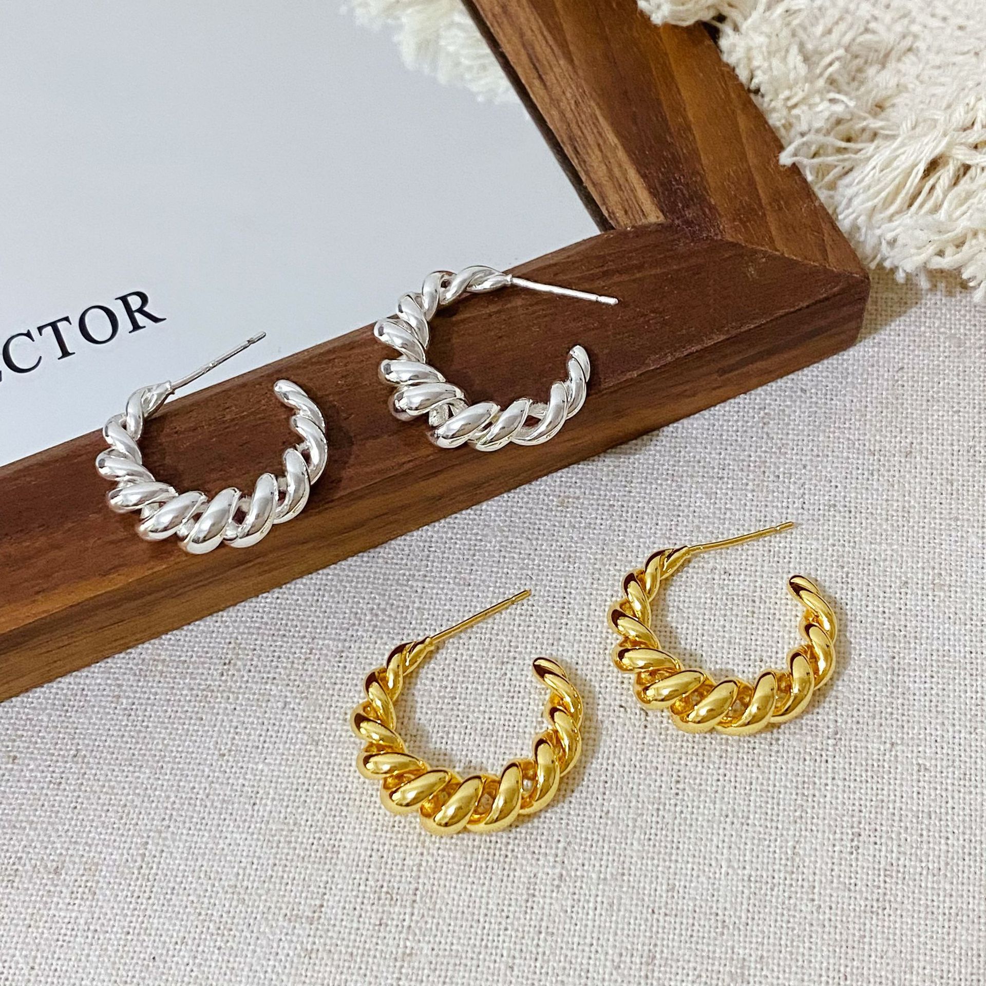 Copper Gold-Plated Japanese and Korean Style Twist Spiral C-Shaped Vintage Hoop Earrings for Women, New Luxury High-End Earrings