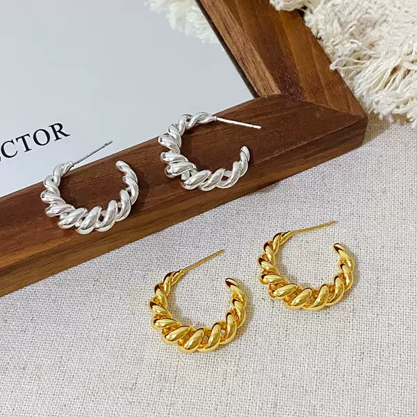 Copper Gold-Plated Japanese and Korean Style Twist Spiral C-Shaped Vintage Hoop Earrings for Women, New Luxury High-End Earrings