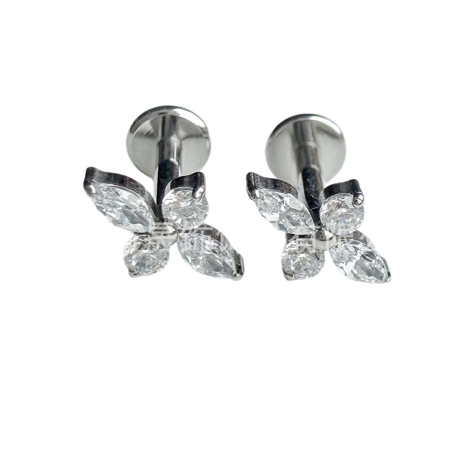 F136 Titanium Ear Stud 四叶草 Studded Cubic Zirconia Helix Cartilage Stud G23 Implant Grade Titanium Labret Stud 人体 Piercing Jewelry