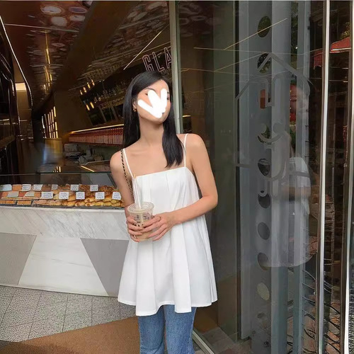 Camisole with shoulder straps, summer design, outerwear, Korean style, loose, mid-length, sleeveless, shoulder-revealing, women's fashion.