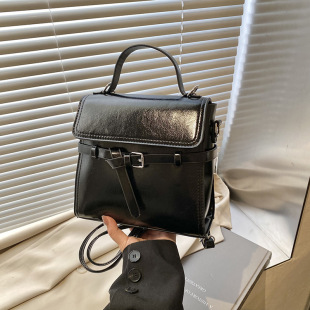 Niche Retro Handbag 2024 Autumn and Winter New Fashionable Simple Crossbody Bag Daily Commuter Backpack