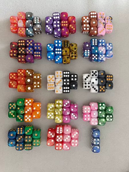 In-Stock 16mm Rounded Corner Marble Pearlescent Pattern Two-Tone Multi-Color Mixed Color Contrasting Dice for Board Games and Tabletop Role-Playing, Cross-Border Hot-Selling Dice