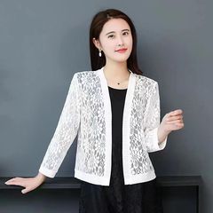 新型夏服レースの薄いコートとストラップのスカートの外にストールの大きいサイズのゆったりとしたカジュアルなファッションのカーディガンを合わせます。