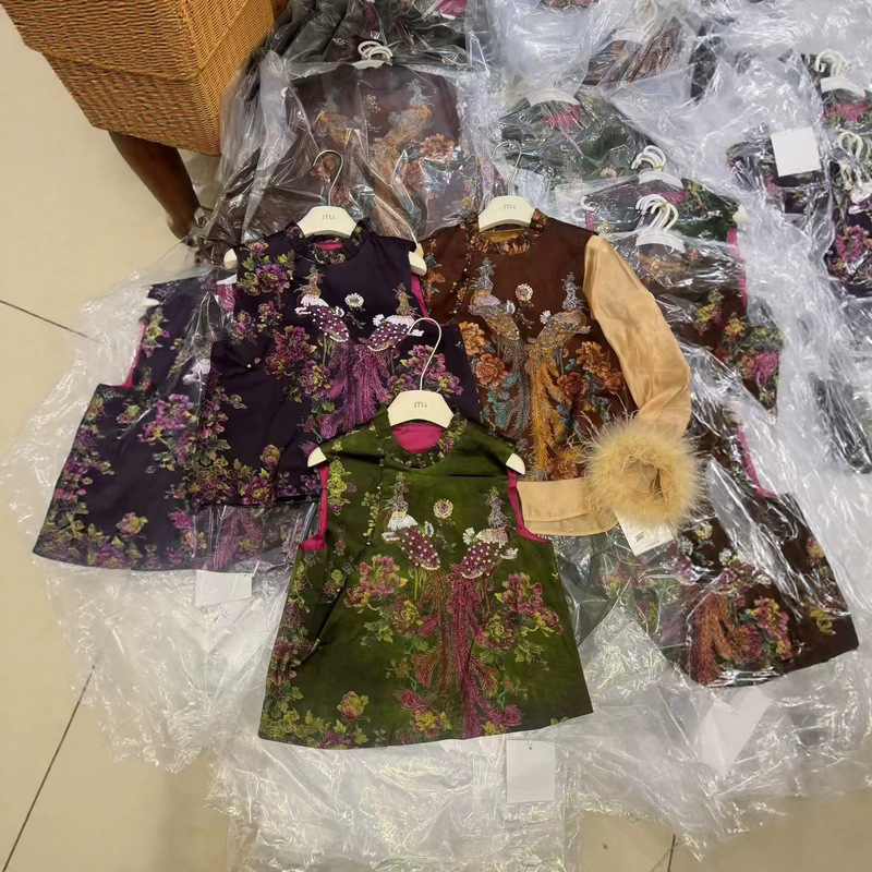 26083166 Old Manufacturer's 100% Rayon Shimmering Brocade New Chinese Style Heavy Embroidery Vest (Cannot Be Ironed) 26083166 Old Manufacturer's 100% Rayon Shimmering Brocade New Chinese Style Heavy Embroidery Vest (Cannot Be Ironed)