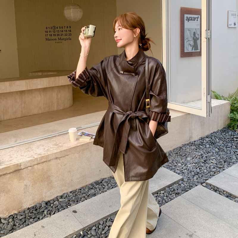 韩女气质系带收腰中长款皮衣2025春秋款格子拼接咖色pu皮风衣外套