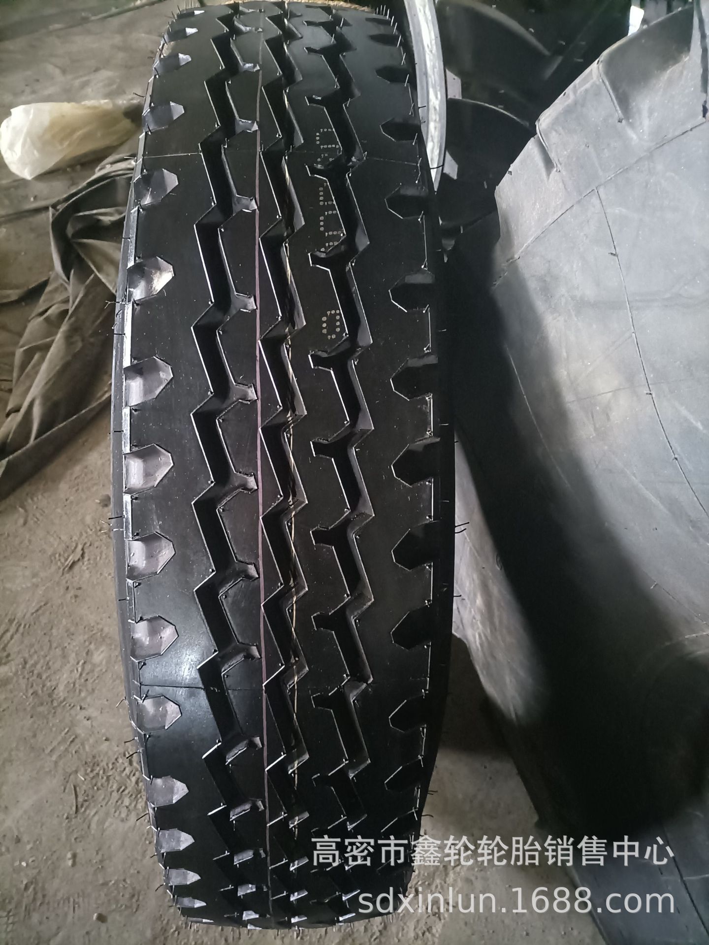 长期供应风神8.25 9.00 10.00 11.00 12.00 R20 12.00r24汽车胎