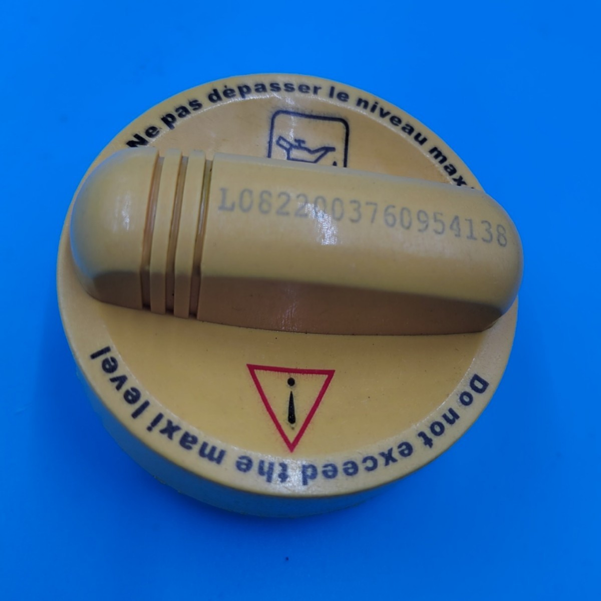 Oil Filler Cap Oil Cap 7701066086 7700110770 8200800258 7700741840