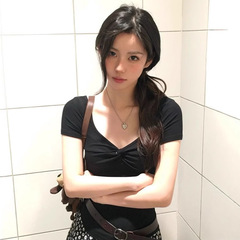 韓系ツイストデザイン感小衆vネック半袖tシャツ女性夏純欲風ギャル修身ショートブラック上着