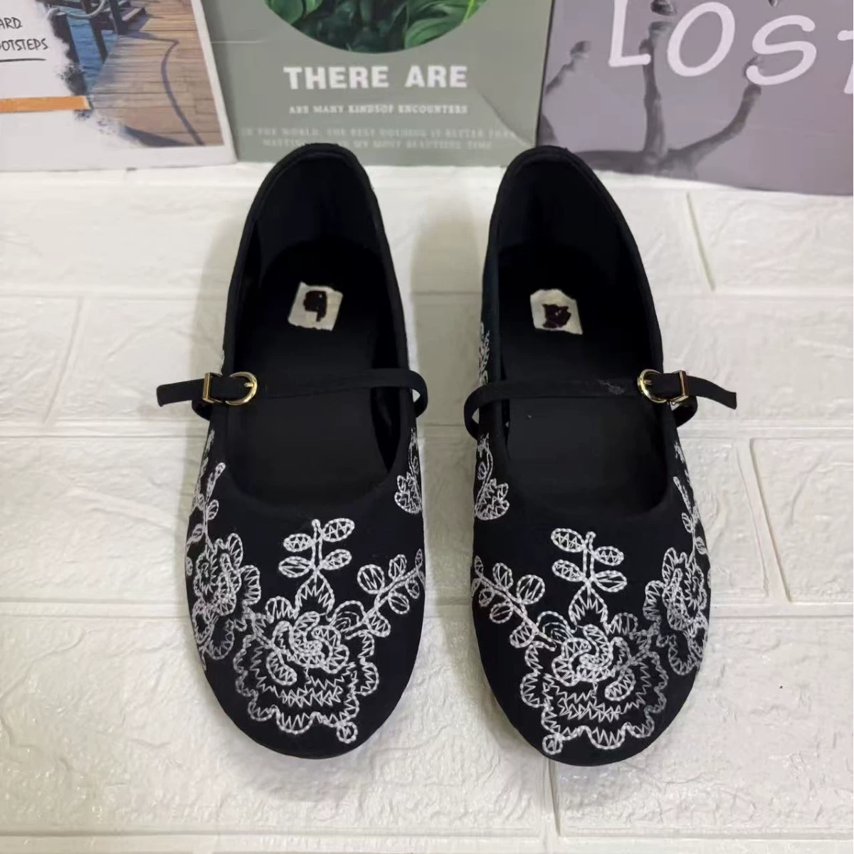 Z2025 Летние новые женские туфли Черная контрастная вышивка с круглой головкой плоская подошва балетная обувь повседневная одиночная обувь женская A