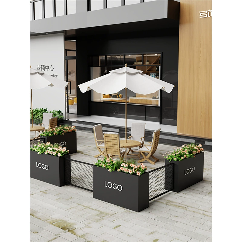 Разделенный магазин цветочных коробок на открытом воздухе ограждение железной торговой улицы