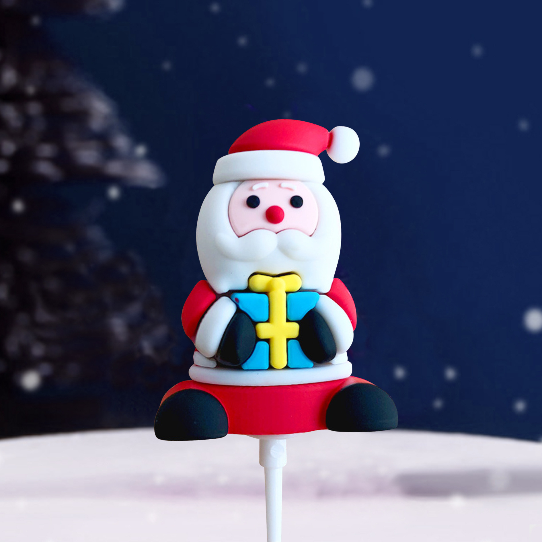 坐着抱礼物老人