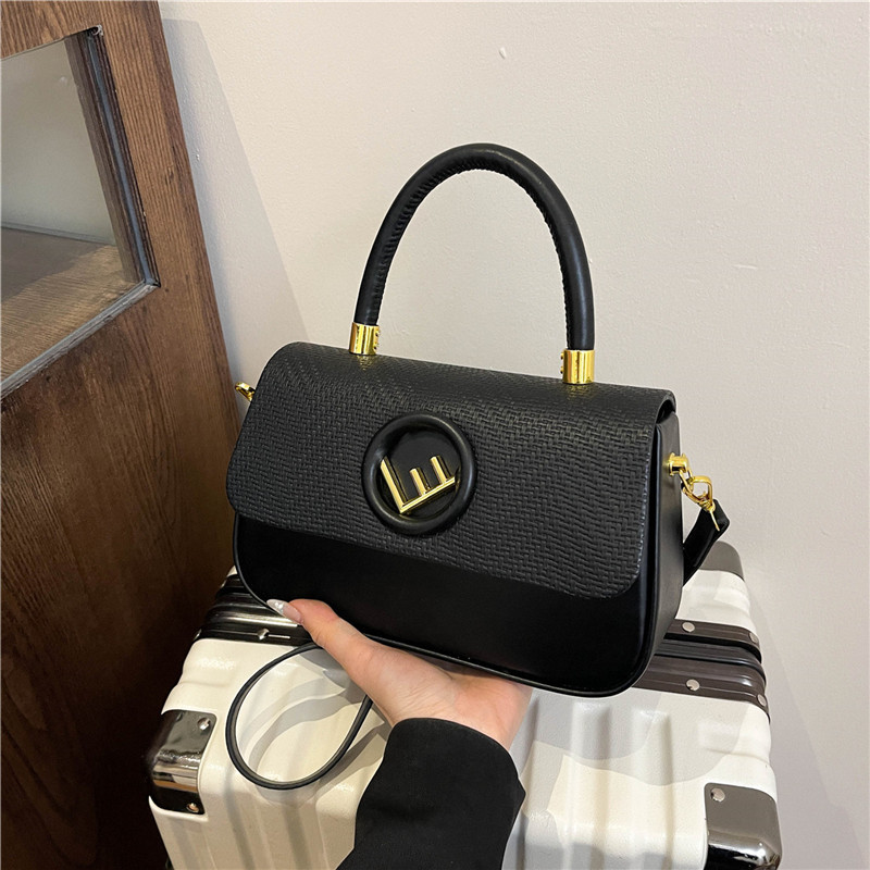 Bolso de caja de temperamento transfronterizo para mujer 2025 nuevo bolso cuadrado pequeño de sentido de alta gama de moda salvaje bolso de mensajero de un solo hombro