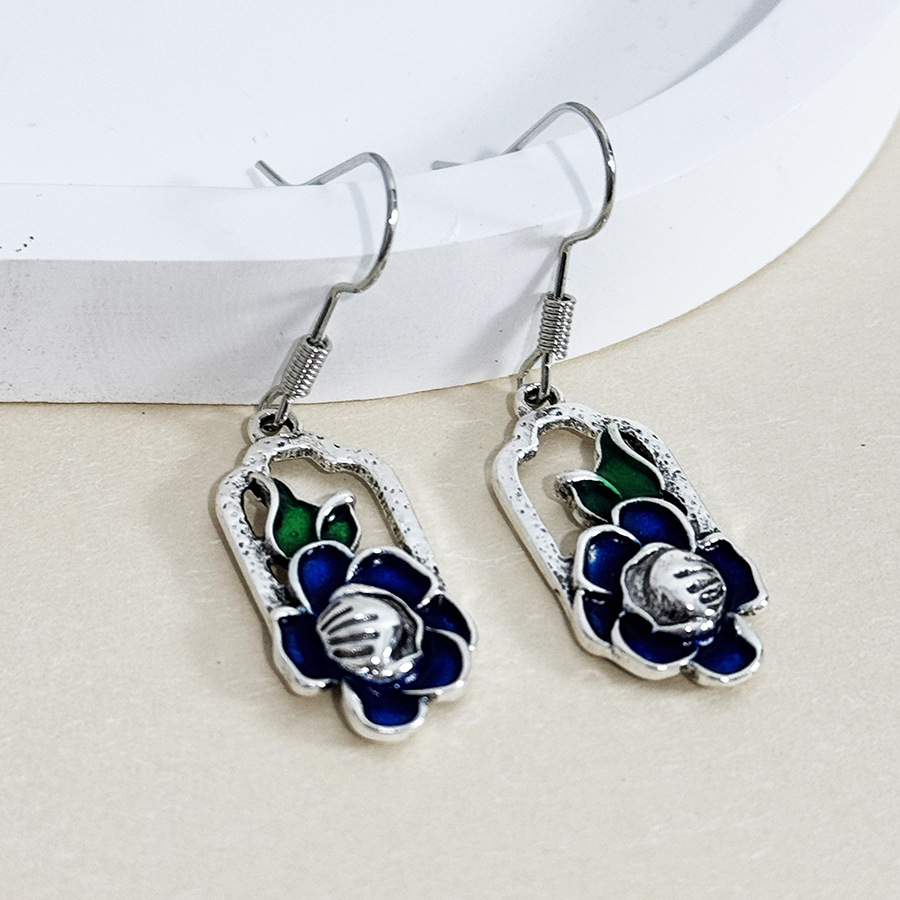 European and American Fashion New Retro Hollow Floral Pendant Earrings Creative Women's Ethnic Elegant Lotus Earrings Jewelry