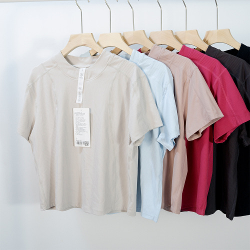 Wide-ribbed yoga wear, casual women's cropped T-shirt with a round neckline—breathable, loose-fitting, highly elastic, and featuring sporty striped short sleeves.