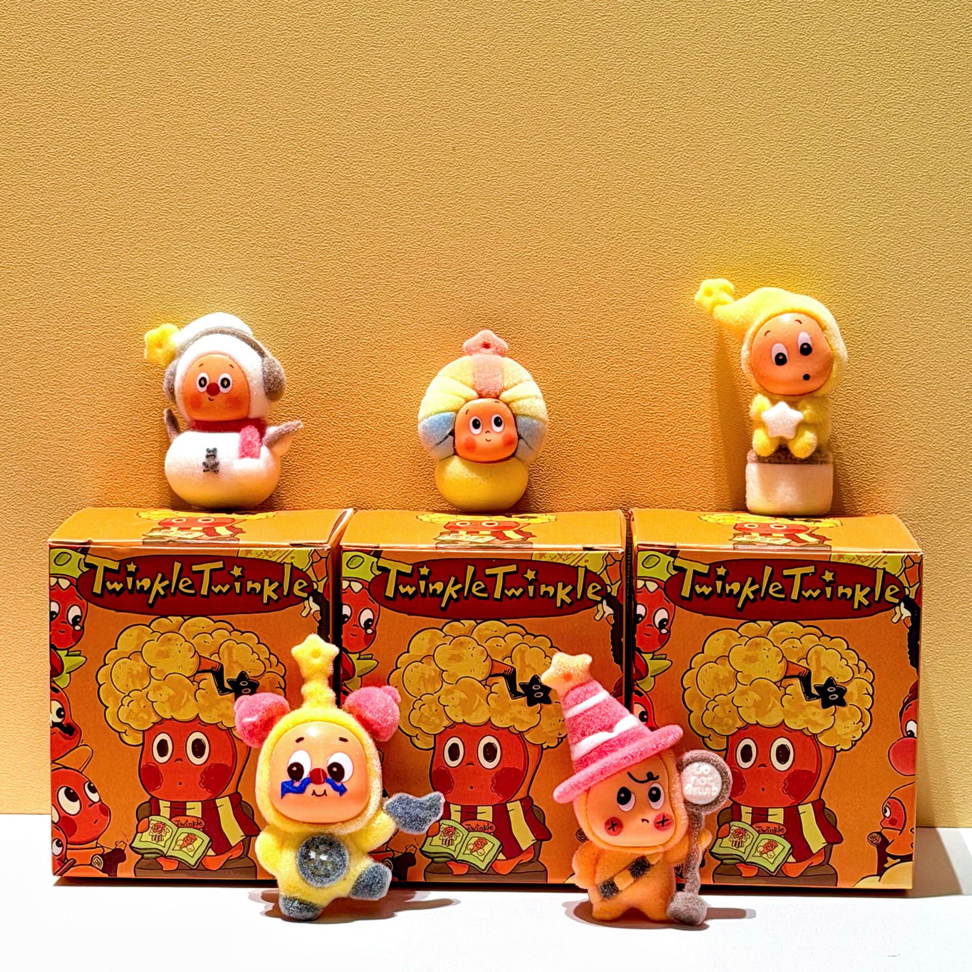 Nuevo tipo de muñeca de estrellas caja ciega de alto valor de cara muñeca de estrellas juegan a mano colgantes agujero le caja ciega sorpresa