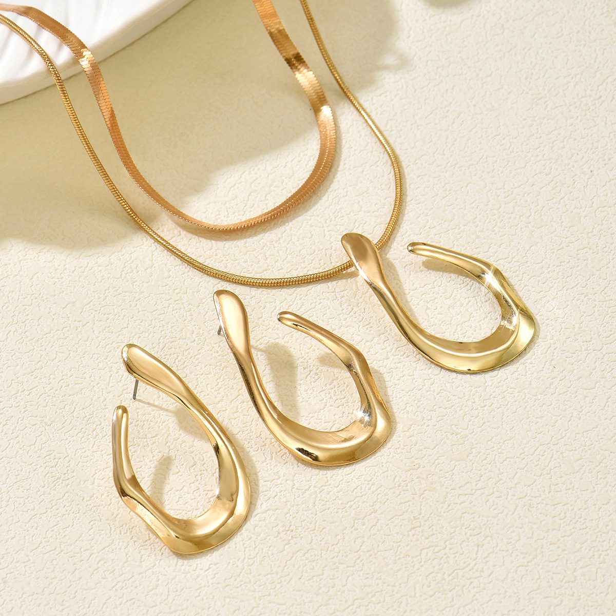 Boucles d'oreilles géométriques double couche style européen_voghion.com