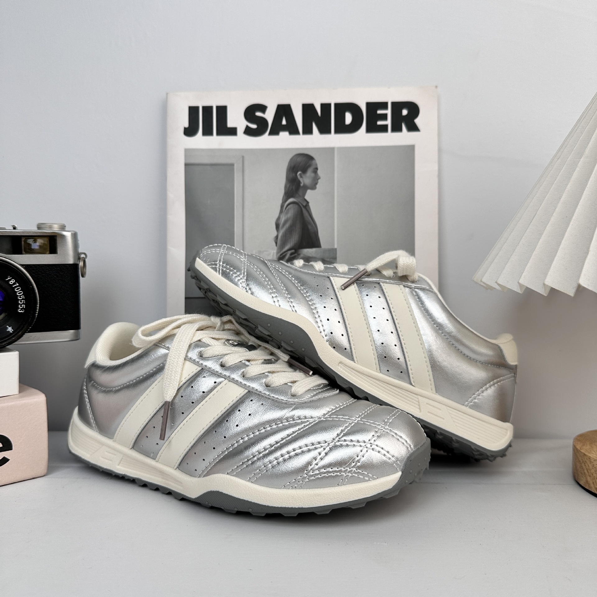 Yuanbo zapatos deportivos casuales para niños 2025 nuevos zapatos de mujer de otoño con suela gruesa zapatos blancos pequeños zapatos de skate retro