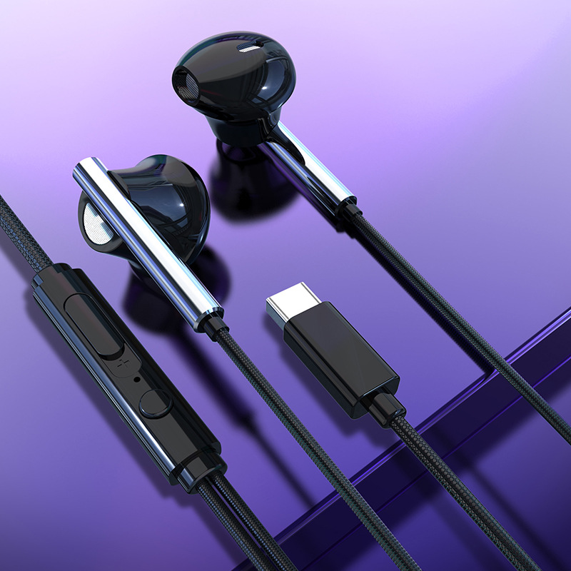 2022 nuevo auricular con cable en la oreja bajo pesado juego de pollo karaoke computadora teléfono móvil auriculares de metal al por mayor