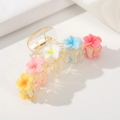 卵の花の耳元の前髪は花の髪を挟んで雰囲気を出します。