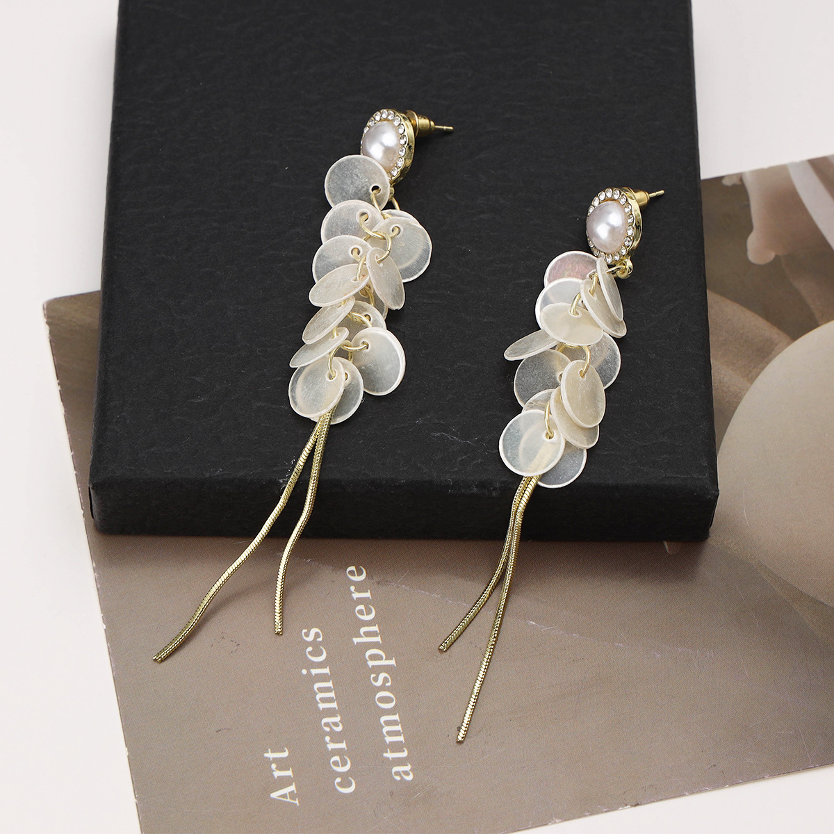 Pendientes de sentido avanzado de temperamento elegante europeo y americano Pendientes de borla geométrica súper inmortal Pendientes largos de todo fósforo de moda mujer