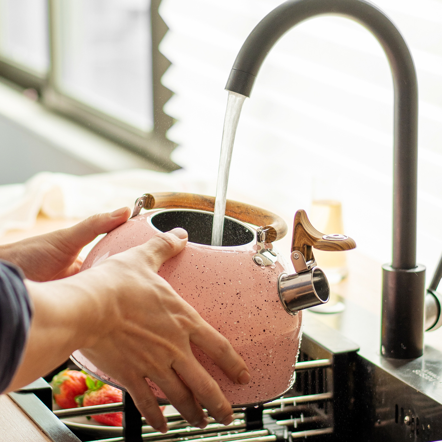 Nuevo punto de pulverización transfronterizo hervidor de acero inoxidable hervidor de agua 3L hervidor de sonido de gran capacidad ignición silbato de doble propósito en stock image 3