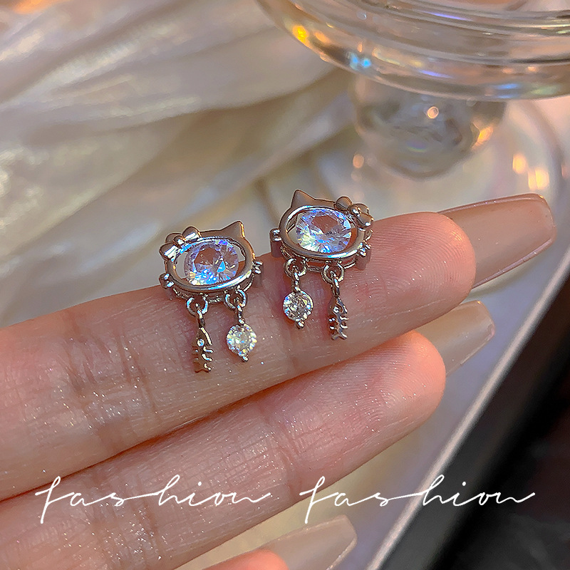 Cute agile sophisticated small brand earrings