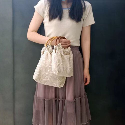 Floating green self-made new products, literary and artistic French embroidery, bamboo portable wooden ring mini bag, holiday cheongsam