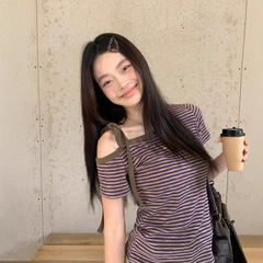 紫色のストライプ柄、斜め肩の半袖Tシャツ、女性用、夏、スリムフィット、韓国風、肩出しデザイン、セクシーなトップス、女性用、卸売