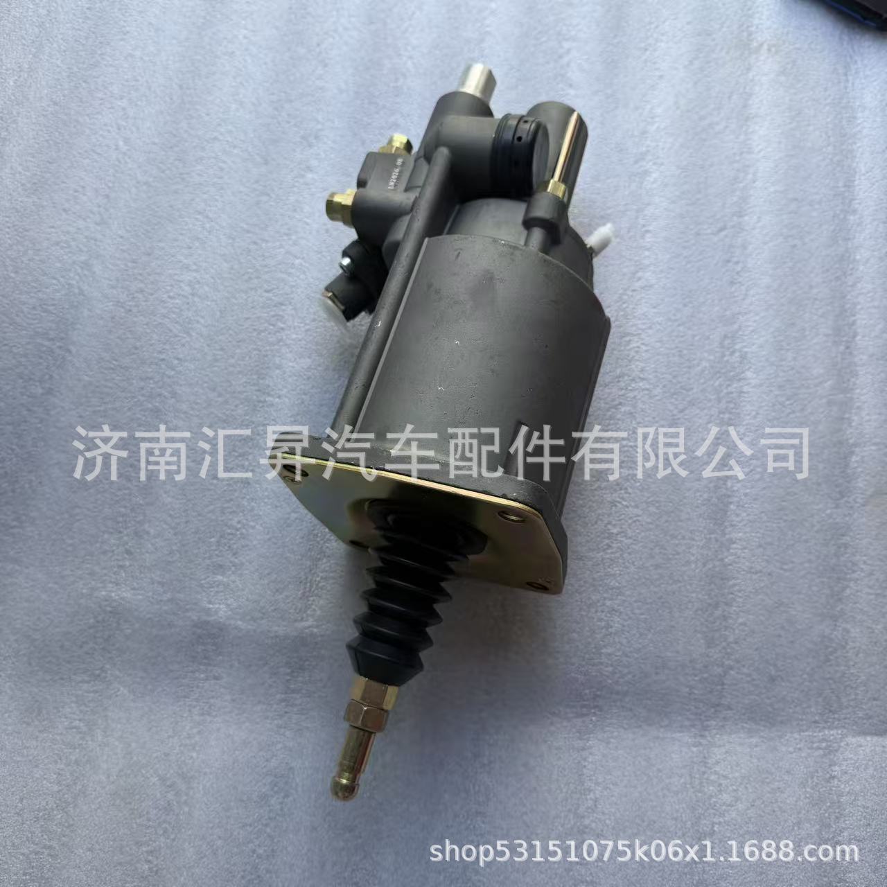 WG9725230041 Clutch booster cylinder (VOSS)