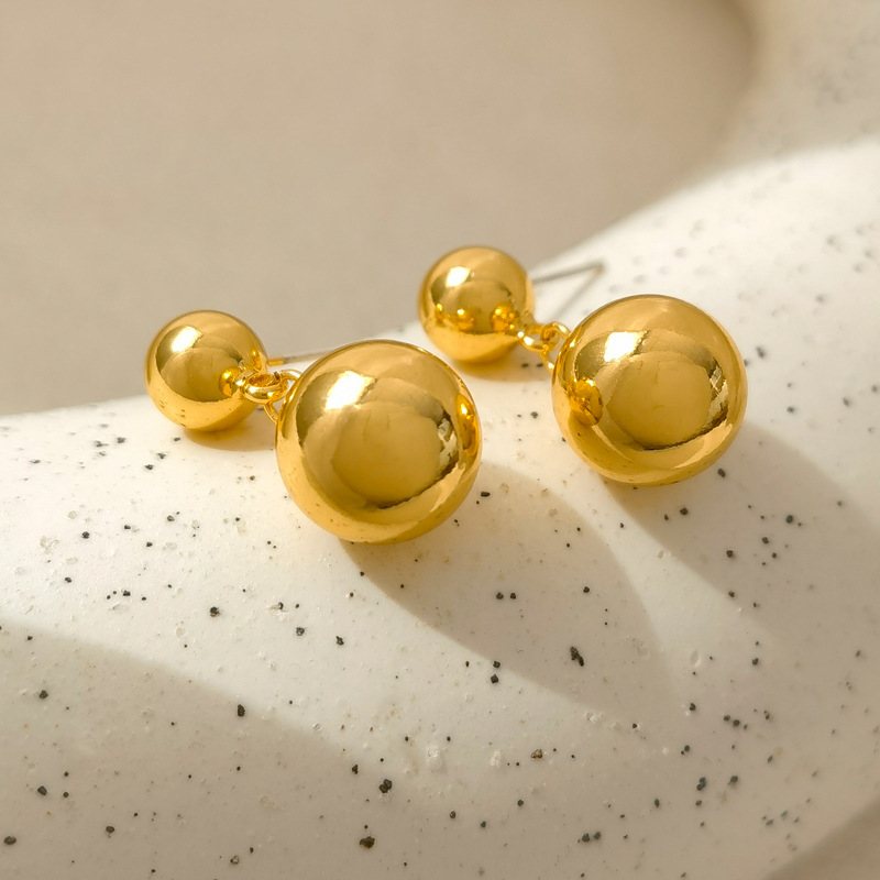 1 Pair Simple Style Ball Copper Plating Drop Earrings display picture 2
