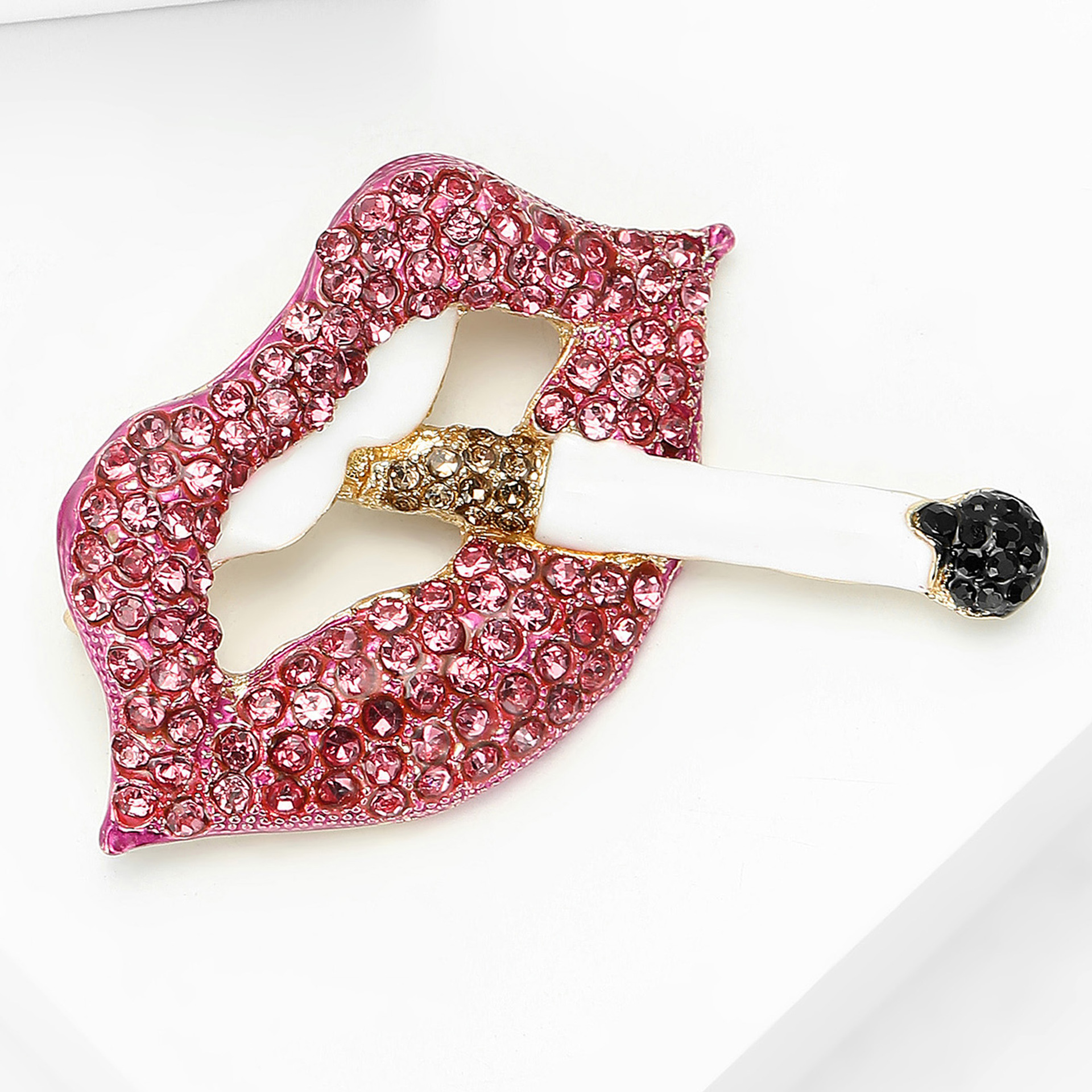 European and American Creative and Unique Alloy Enamel Oil-Drip Diamond-Studded Lip Cigarette Women's Brooch, Fashionable and Simple Clothing Accessory