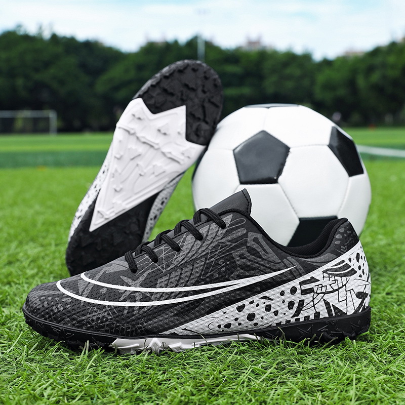 2025 nuevos zapatos de fútbol antideslizantes de clavos largos zapatos de entrenamiento deportivo para hombres y mujeres zapatos deportivos adolescentes al por mayor