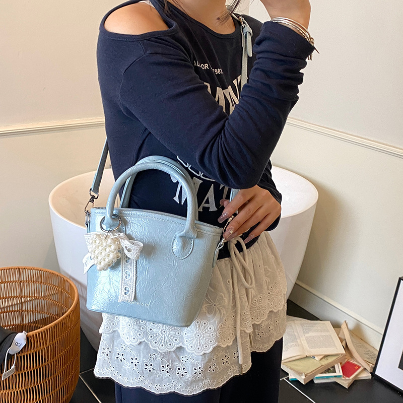 Bolso de cubo de mano súper caliente de comercio exterior 2025 nuevo bolso de hombro de tendencia salvaje de moda bolso de mensajero de nicho de alta gama de moda