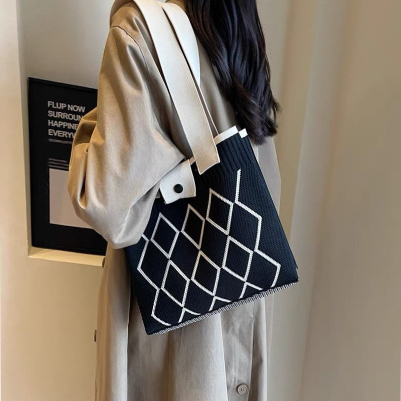 Korean-style knitted woolen bag for women, 2024 new stylish large-capacity handbag, versatile commuting single-shoulder tote bag full figure