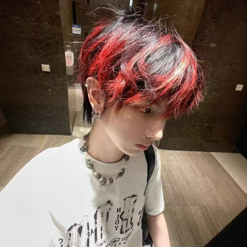 Japanese-Style Layered Wig with a Youthful Vibe, Featuring Subtle Bangs and Unique Black and Red Highlights, Natural-Looking Synthetic Hair Full Wig