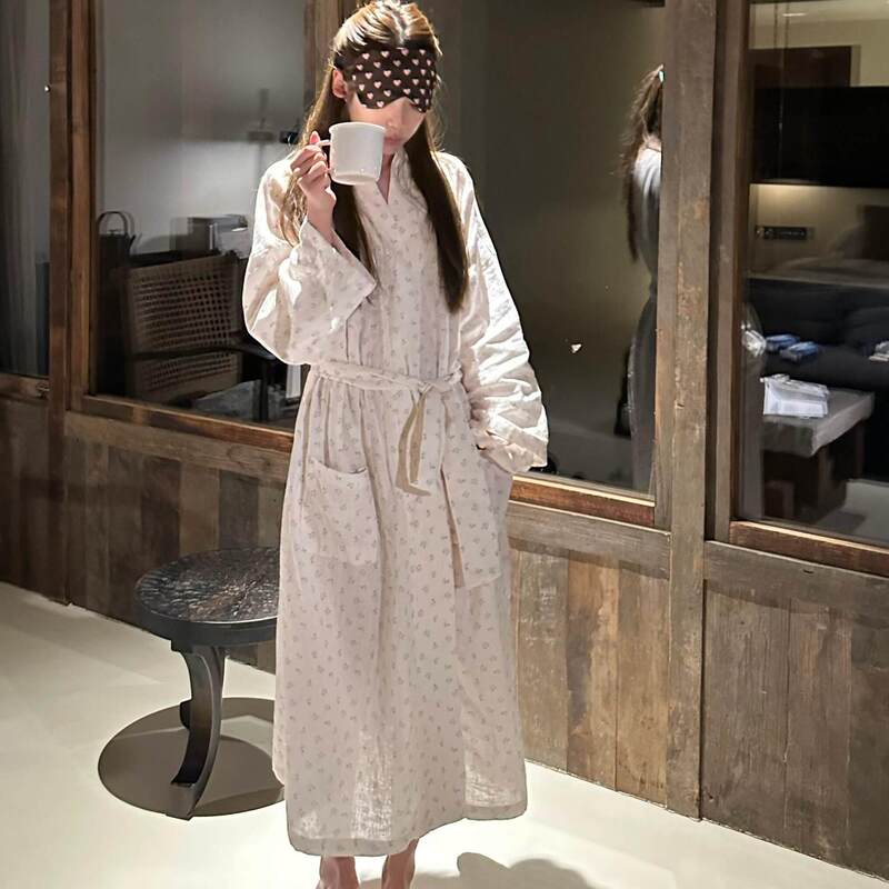 French-style floral print women's autumn robe, loose and comfortable, with a waist tie, mid-length, casual and elegant home robe French-style floral print women's autumn robe, loose and comfortable, with a waist tie, mid-length, casual and elegant home robe