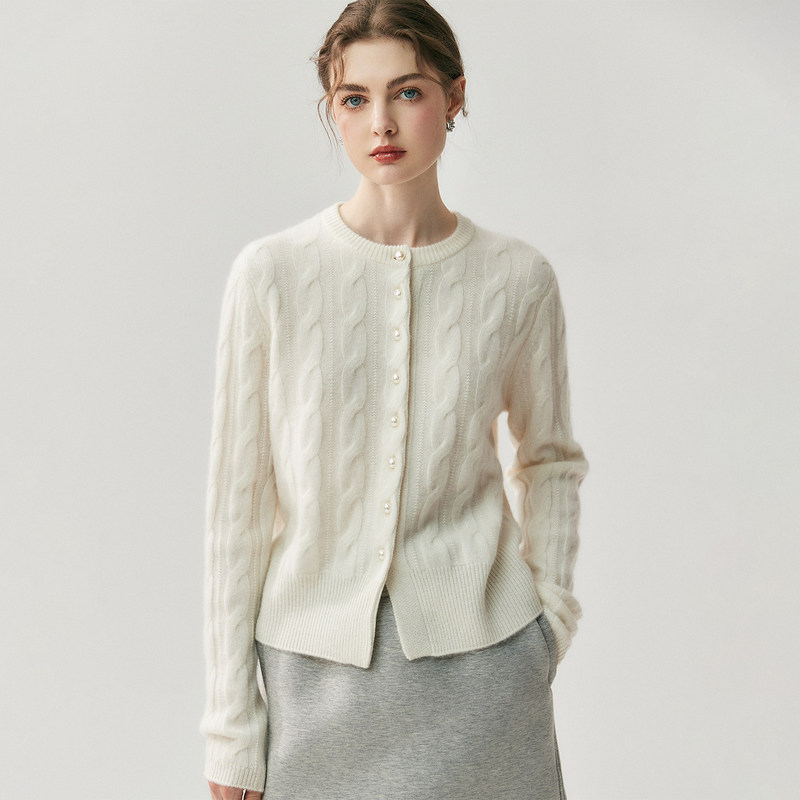 Luxurious and sophisticated white cashmere cardigan for women, with a round neck, pearl buttons, loose fit, thickened, and twisted knit design Luxurious and sophisticated white cashmere cardigan for women, with a round neck, pearl buttons, loose fit, thickened, and twisted knit design