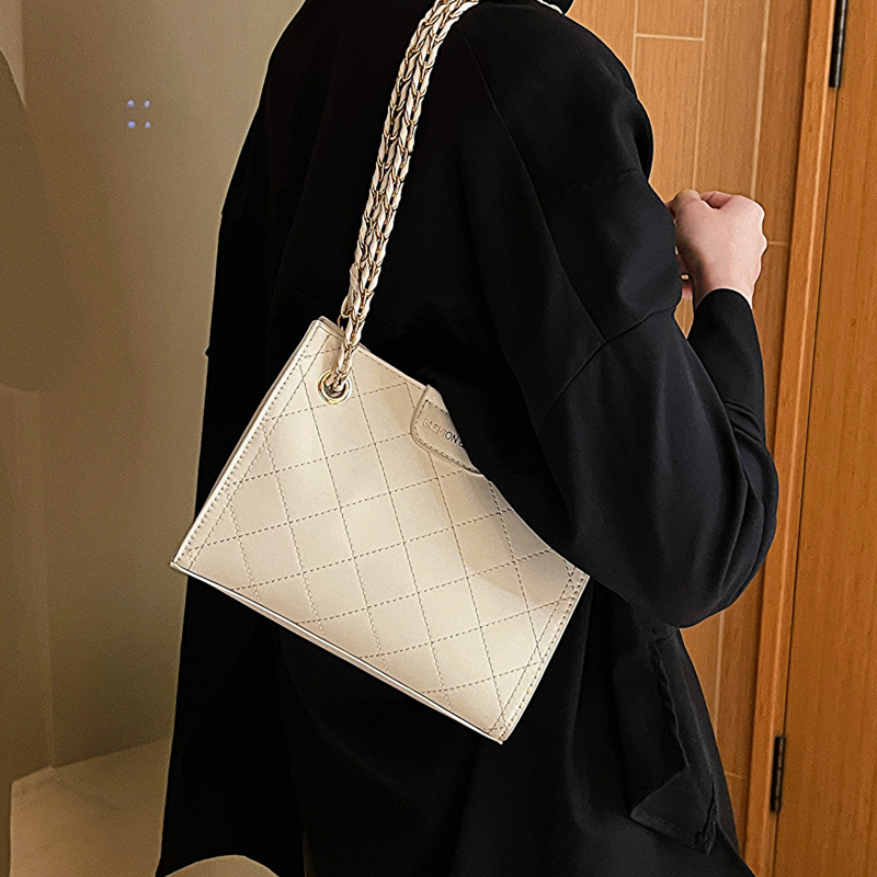 Women Textured Diamond Pattern Shoulder Bag Trendy Crossbody Purse_voghion.com