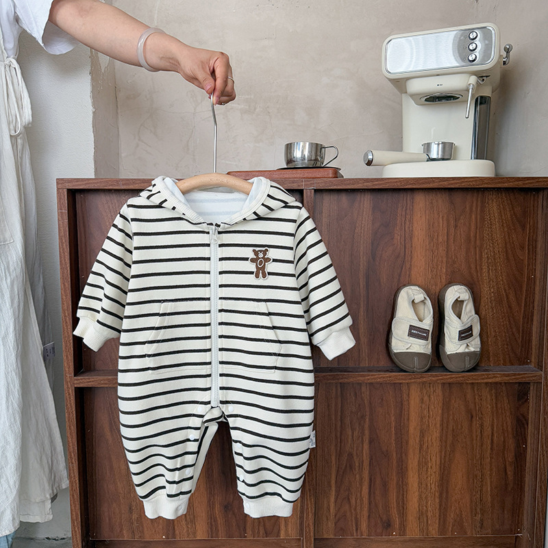 Baby Jumpsuit Spring Outfit for Boys and Girls, New Stylish Infant Clothing for Spring and Autumn, Korean Style Crawling Suit for Young Infants