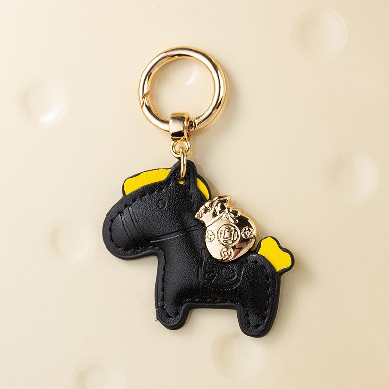 すぐにお金があります。手作りの牛革車のキーホルダーは精巧でシンプルで個性的な男女カップルのキーホルダーです。