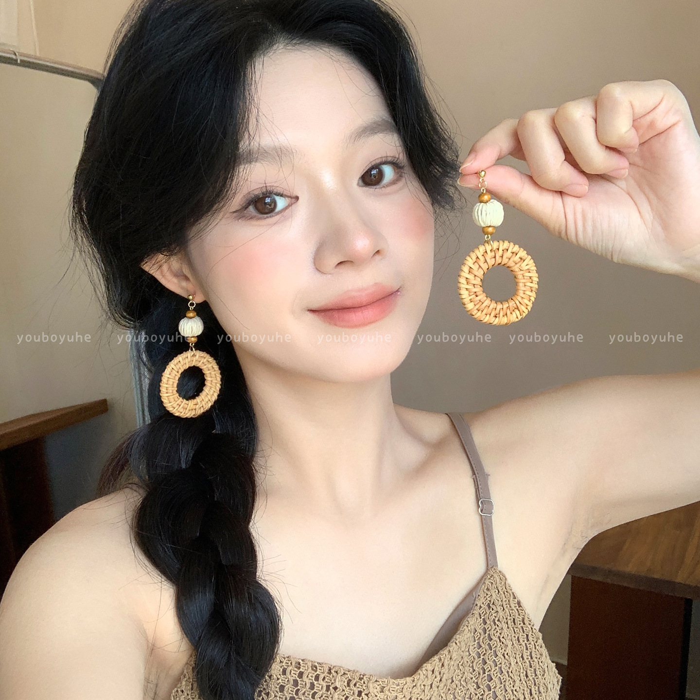 海辺のビーチ、エスニックリゾートスタイルのアクセサリー、軽やかな高級感、ニッチなボヘミアンイヤリング、イヤースタッド、草編みのノンホールイヤークリップ