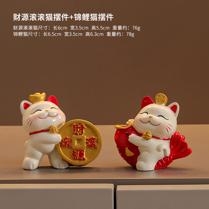 玄関のプレゼント柿の家の猫は家に入ることを手配します。|undefined