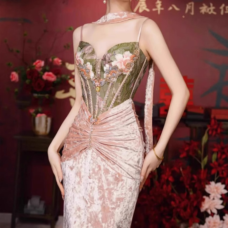新中式晨袍2025新款轻奢小众高端吊带新娘敬酒服订婚重工礼服裙女|undefined