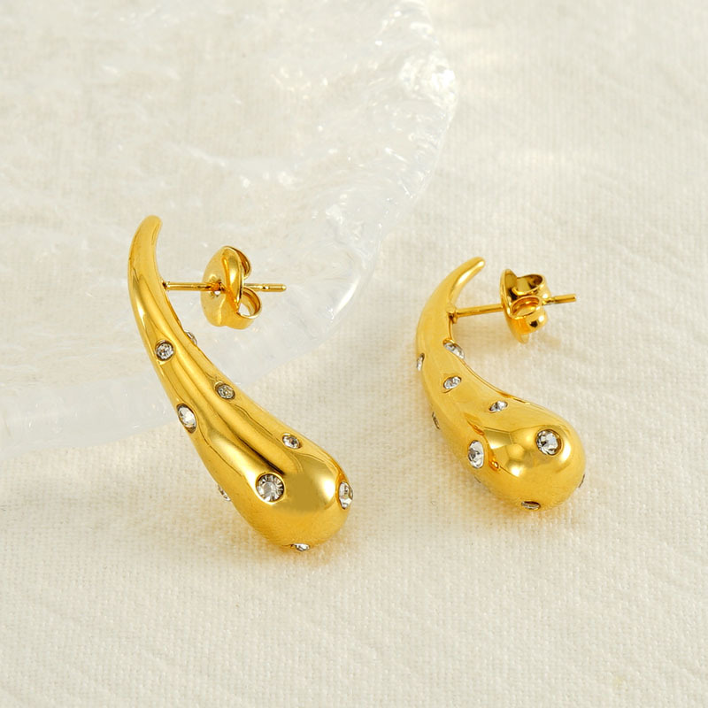 Moda europea y americana diseño personalizado pendientes en forma de gota de acero inoxidable chapado 18K oro diamante incrustado luz lujo ins estilo pendientes de las mujeres