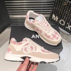 ヨーロッパの商品の毛は厚い底のお父さんの靴の女性の金の秋冬のネットの赤い復古の小さい香風の運動のカジュアルな靴の潮流の女性の靴です。
