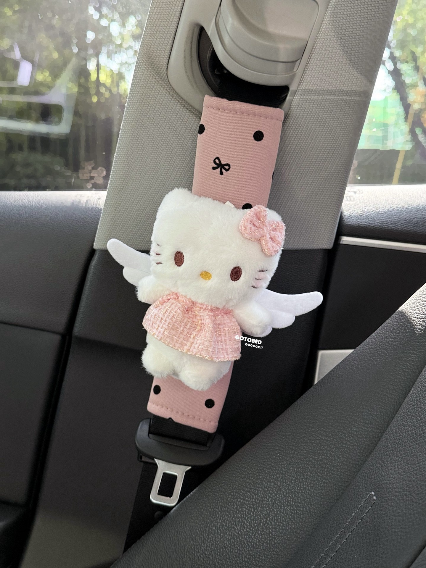 Car Seatbelt Shoulder Pads Are Comfortable and Breathable for Long-Distance Use, Providing Protection for the Shoulders and Neck, and Are an Essential Car Accessory