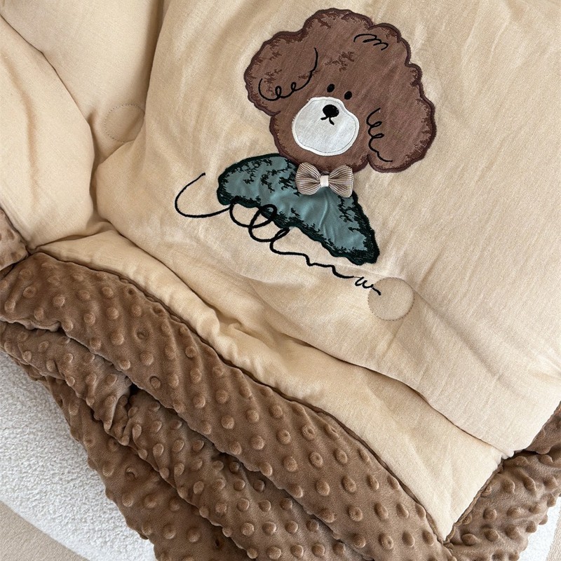 洋気の漫画は布を貼って綿のしわの糸の四季の豆を刺繍します。|undefined