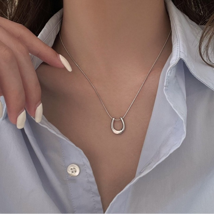 Collier L147 en acier inoxydable, forme géométrique en U, pour femme. Design luxueux et léger, chaîne clavicule simple, nouveau modèle, disponible._voghion.com