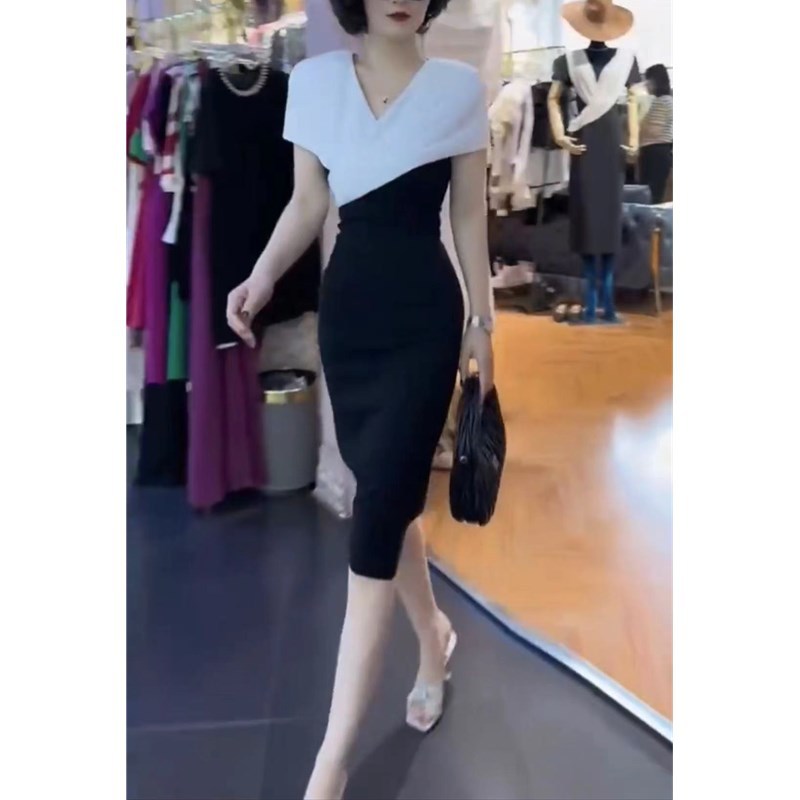 23392 Da Ai Mei Yi Yuan 2026 여름 신상 슬림핏 슬리밍 원피스 V넥 배색 패셔너블 여성 원피스